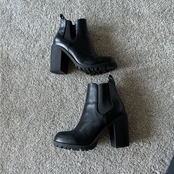 Soda Black Ankle Boots with Chunky Heel - Picture 6 of 7